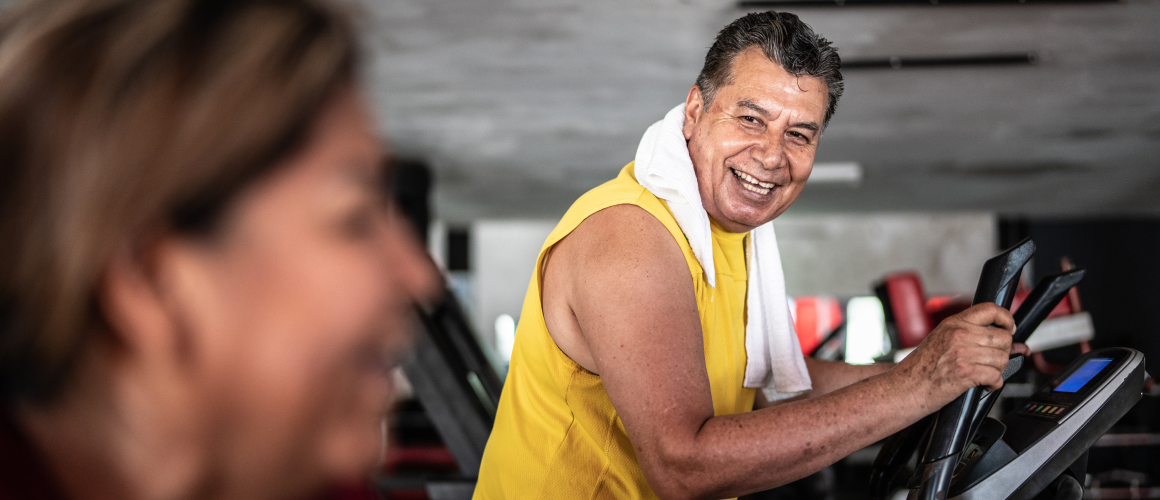 Vida - man exercising in a gym - cardiovascular program